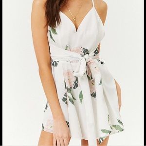 forever 21 white floral romper size medium